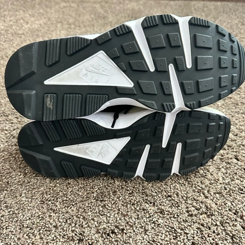 Nike Air Huarache “By You” Custom – Gold/Black – Like New – Size 8